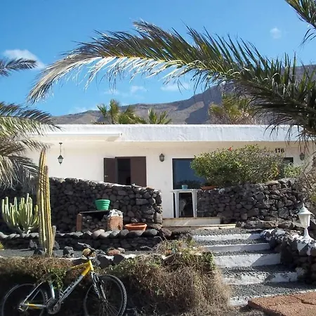Сasa de vacaciones Sleeps 3 Wifi Famara