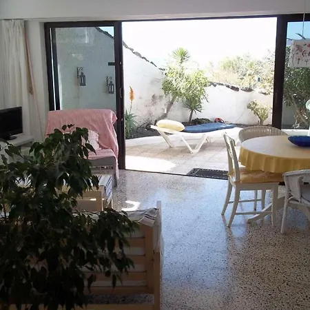 Сasa de vacaciones Sleeps 3 Wifi Famara