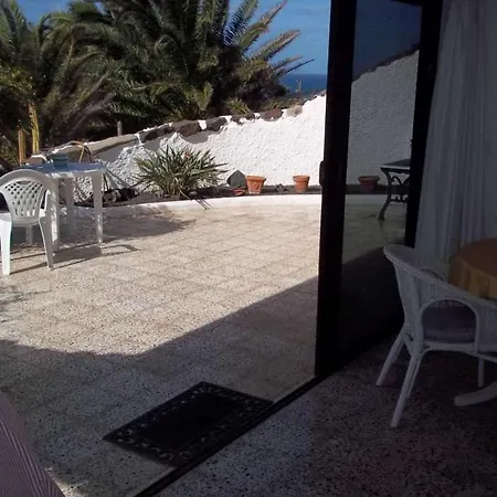 Сasa de vacaciones Sleeps 3 Wifi Famara