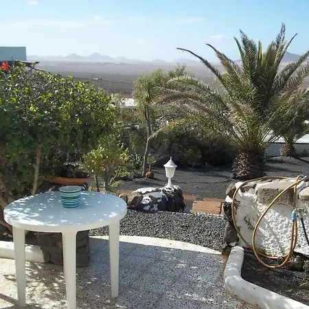 Сasa de vacaciones Sleeps 3 Wifi Famara